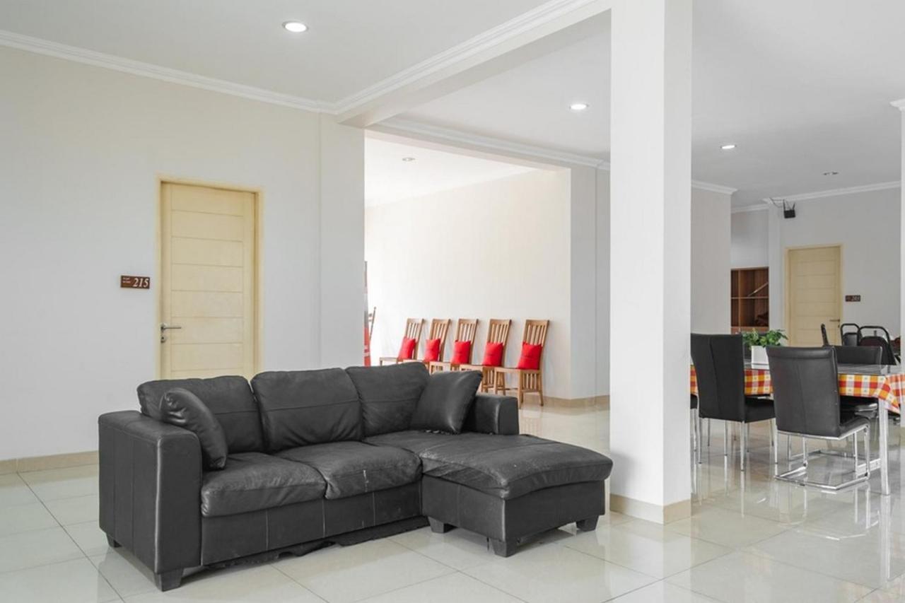 Hotel Reddoorz Near Siloam Karawaci 3 à Tangerang Extérieur photo