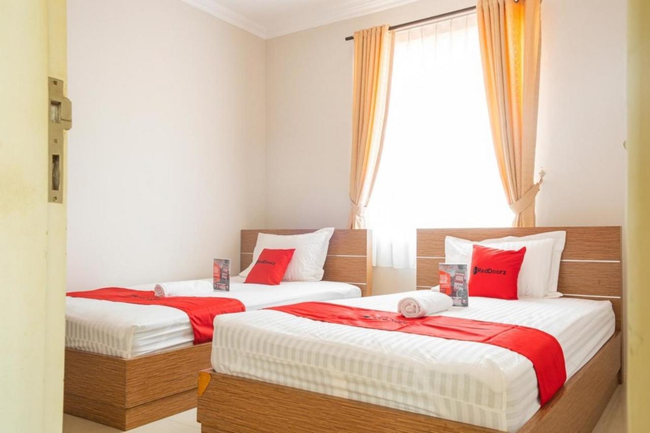 Hotel Reddoorz Near Siloam Karawaci 3 à Tangerang Extérieur photo