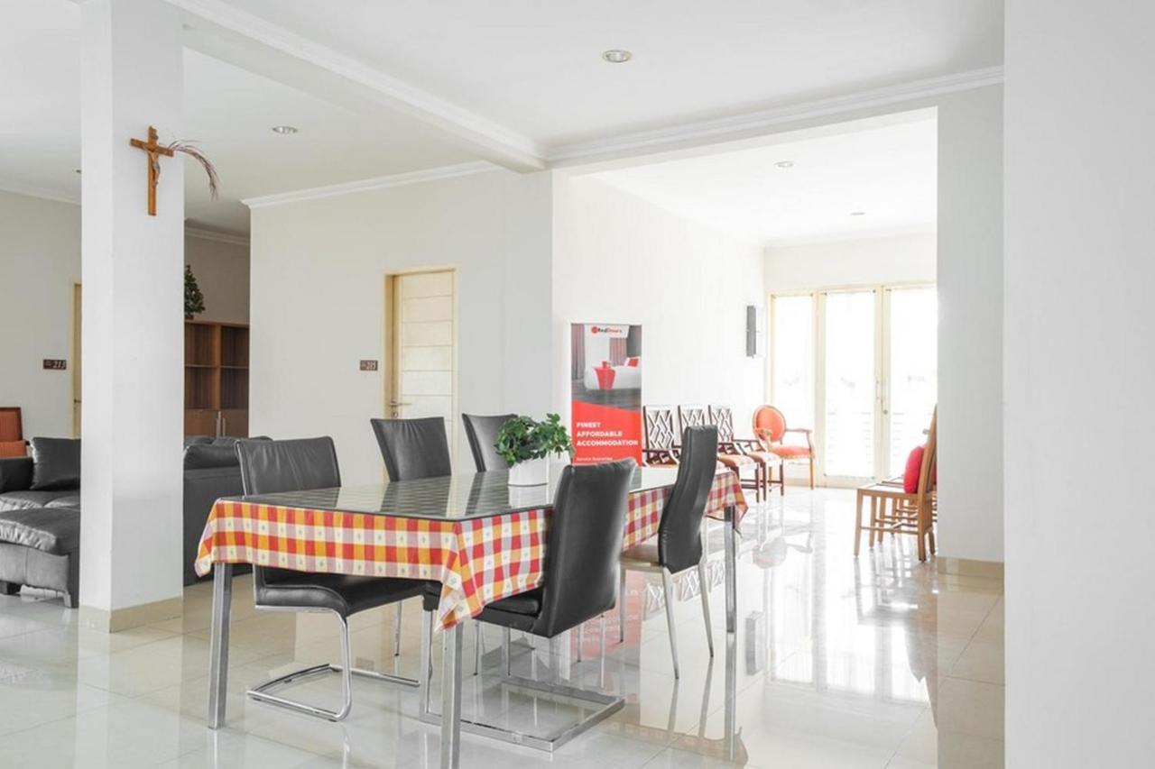 Hotel Reddoorz Near Siloam Karawaci 3 à Tangerang Extérieur photo