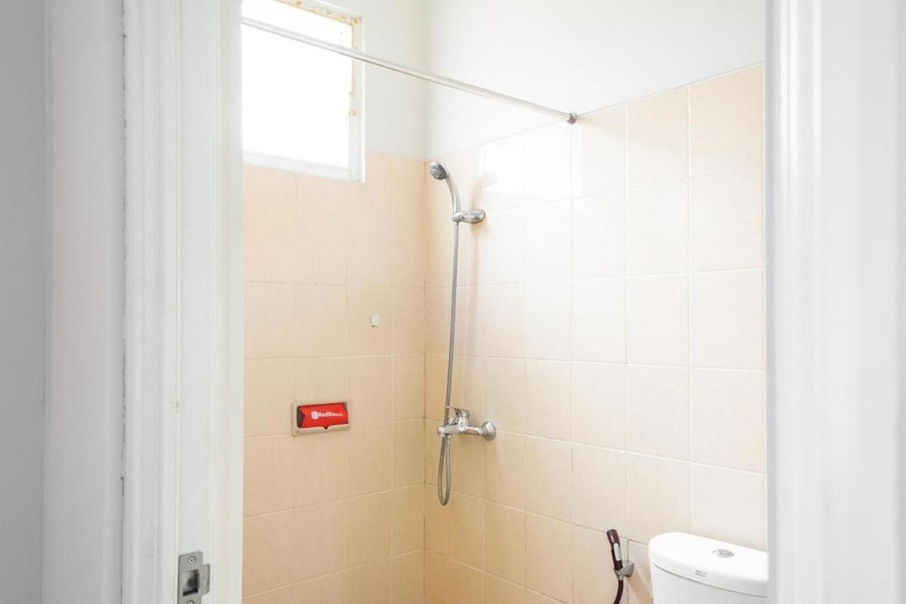 Hotel Reddoorz Near Siloam Karawaci 3 à Tangerang Extérieur photo